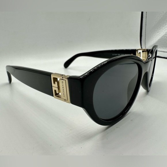 Givenchy Logo Oval Sunglasses, made in 🇮🇹 Italy‼️100% Authentic ‼️ - Picture 15 of 16
